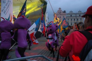 Závěrečný ceremoniál a maskoti her.